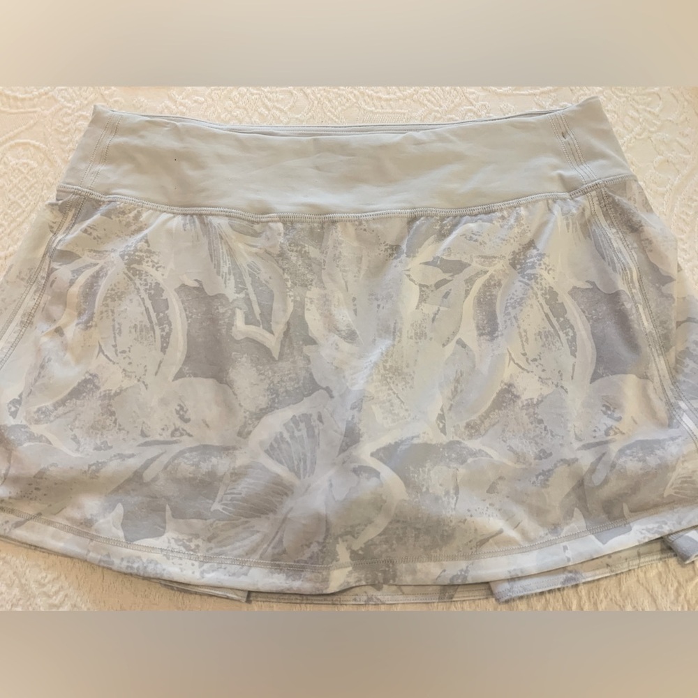 Lululemon Pace Rival skort Silver floral 8